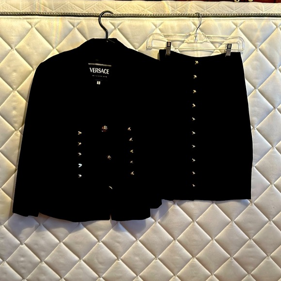 Versace couture collection. I will be taking this post down shortly. - Picture 1 of 9